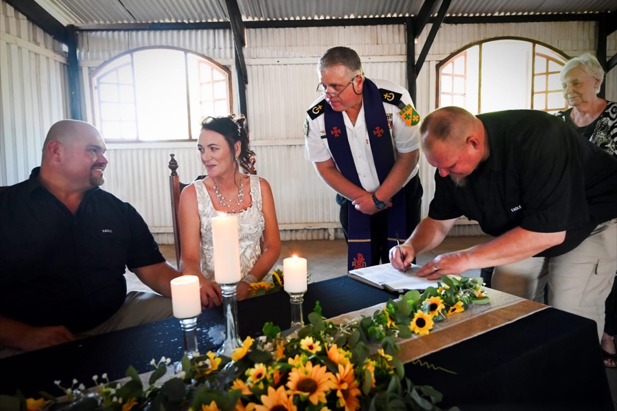 Wedding ceremony by Dr. Gerrit Rademeyer in Rheenendal